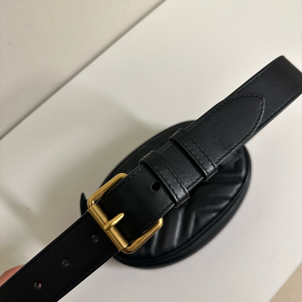 Gucci marmont black leather belt bag w/ signature gold logo emblem - Picture 5 of 15